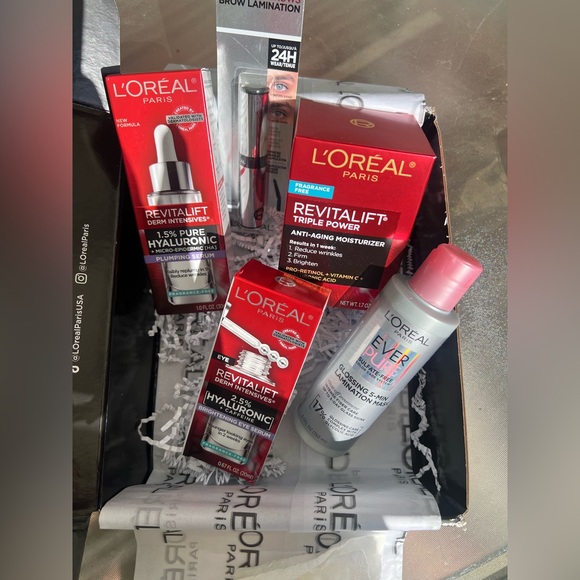 L'Oreal Revitalift Skincare and Makeup Bundle. - Picture 4 of 7